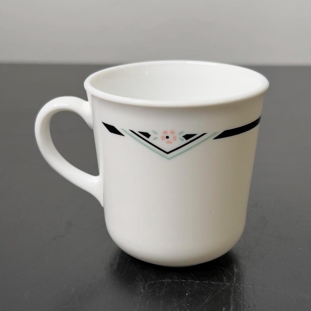 Corelle Excellent Coffee Mug White Memphis Pattern Geometric Floral 8oz